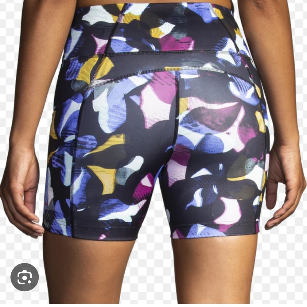 Women’s Brooks (2 PAIRS) Shorts Medium